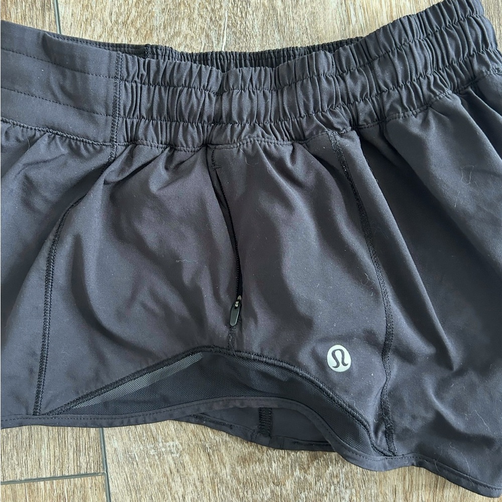 Lulu lemon shorts w/roomy fit & mesh panels for unrestricted movement & airflow
